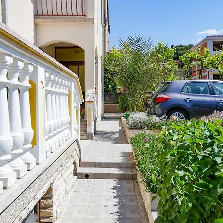 With Parking Space - 21048 Lägenhet